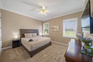 7 bedrooms, desk, iron/ironing board, travel crib