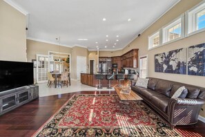 Smart-TV, peis, fotballspill og bordtennis