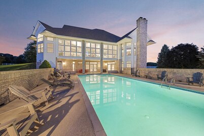 HUGE Crystal Lake 7 Acre Ranch w/Pool & Hot Tub