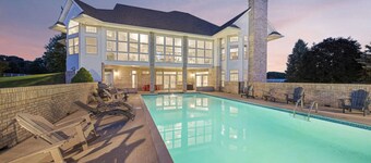 HUGE Crystal Lake 7 Acre Ranch w/Pool & Hot Tub