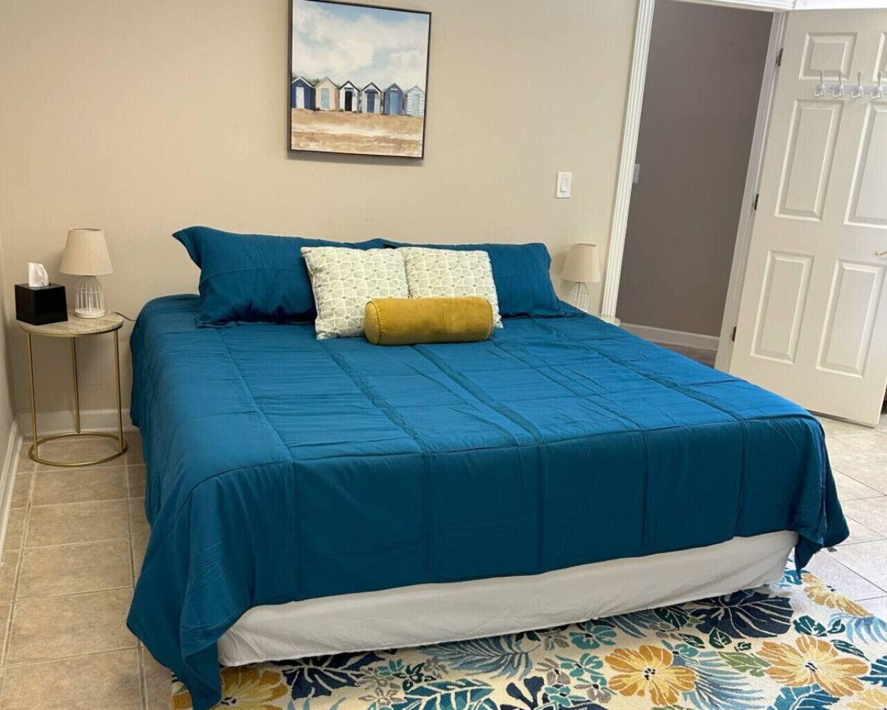 7 bedrooms, desk, iron/ironing board, travel crib