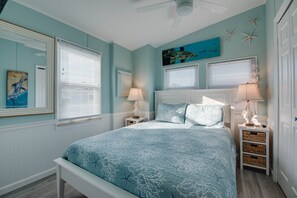 2 bedrooms, desk, iron/ironing board, free WiFi - OCEANIA... water front cottage retreat ~ (Cudjoe Key)