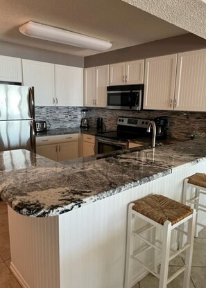 Fridge, microwave, oven, stovetop - RIGHT ON THE SUGAR, WHITE, SAND BEACH!! AWESOME VIEW! (Destin)