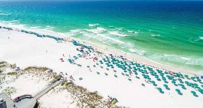RIGHT ON THE SUGAR, WHITE, SAND BEACH!! AWESOME VIEW!