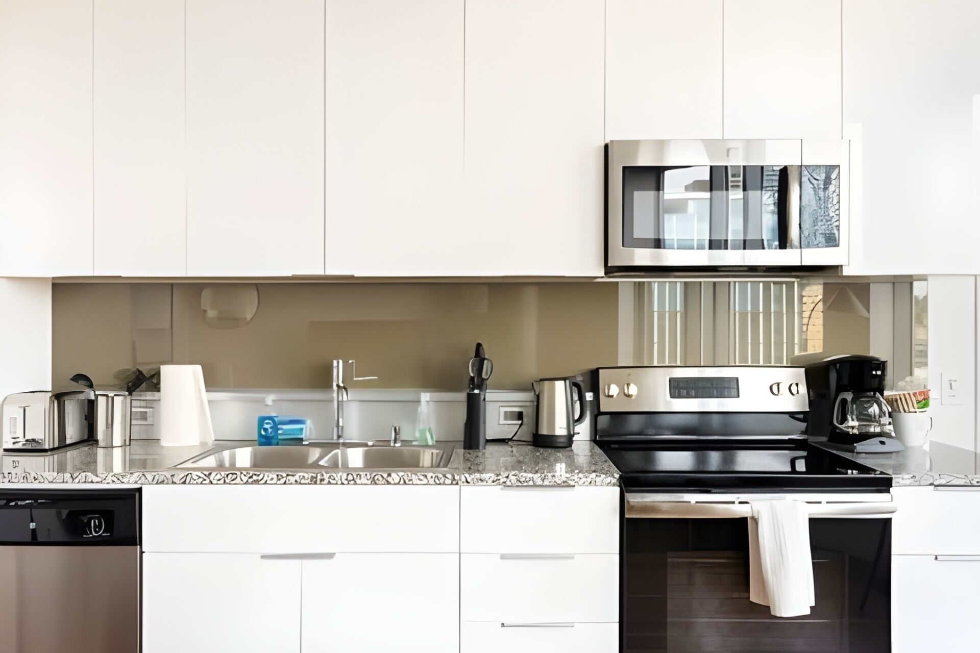 Coffee/tea maker, fridge, microwave, oven