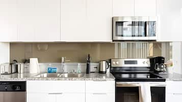 Coffee/tea maker, fridge, microwave, oven
