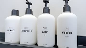 Hair dryer, towels, shampoo, toilet paper
