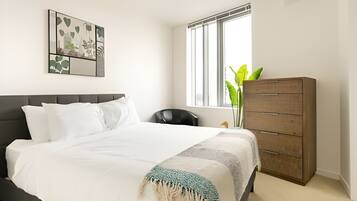 1 bedroom, desk, WiFi (free)