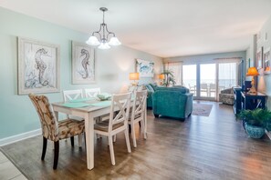 TV, DVD player, video library - Gorgeous Oceanfront condo with washer/dryer, Gulf-front balcony & pool/hot tub (Perdido Key)