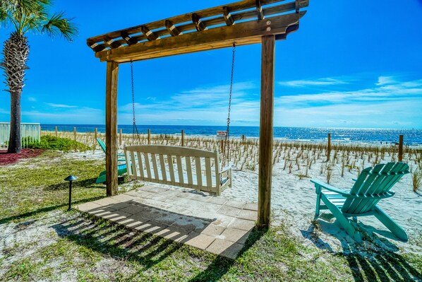 Property grounds - Gorgeous Oceanfront condo with washer/dryer, Gulf-front balcony & pool/hot tub (Perdido Key)