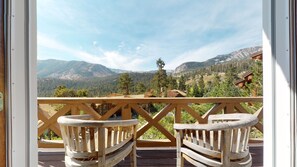 Property grounds - Juniper Ridge 16 5000 sq ft, Grand Chateau at Eagle, Expansive Mountain Views by RedAwning (Mammoth Lakes)