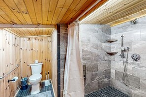 Hair dryer, towels - Modern, Dog-Friendly Cabin w/ Enclosed Yard, Patio, Grill, Shuffleboard + WiFi (Banner Elk)