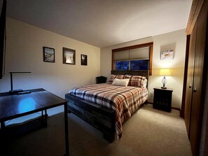 3 Schlafzimmer, Schreibtisch, Bügeleisen/Bügelbrett, Reisekinderbett