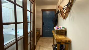 3 bedrooms, desk, iron/ironing board, travel crib