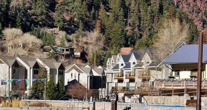 Flexcation in our mountain townhome | relax + walk to hot springs