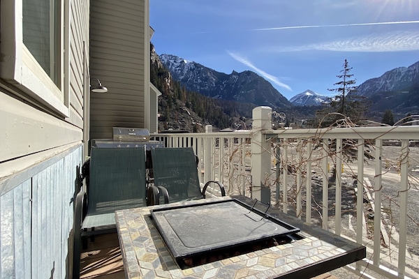 Gas firepit.