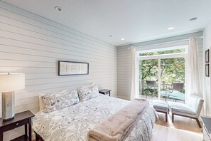 4 habitaciones, tabla de planchar con plancha y acceso a internet