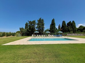Pool - Lovely flat with private covered terrace, pool, large shared garden. (Toscana)