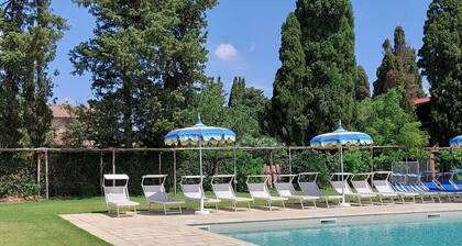 Schöne Fewo mit überdachter Terrasse,Wi-Fi,Grill,Gemeinschaftspool,Dorfnah