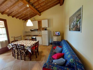 Interior - Lovely flat with private covered terrace, pool, large shared garden. (Toscana)