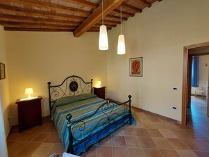 3 bedrooms, iron/ironing board, free WiFi