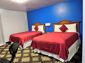 Dobbeltrom for 1 person – comfort | Dundyner, senger med overmadrass, individuelt innredet og skrivebord
