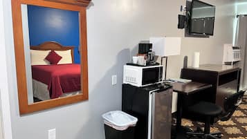 Comfort Double Room Single Use | Down comforters, pillowtop beds, individually furnished, desk