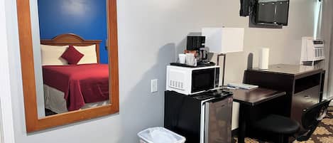 Habitación doble Confort de uso individual | Edredón, camas con pillow-top, muebles diferentes y escritorio