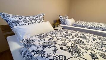 2 bedrooms, iron/ironing board, bed sheets