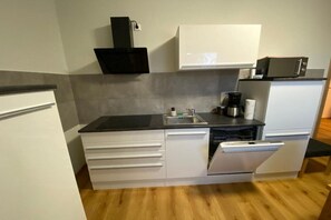 Kühlschrank, Mikrowelle, Geschirrspüler