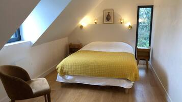 4 slaapkamers, een strijkplank/strijkijzer, gratis wifi, beddengoed