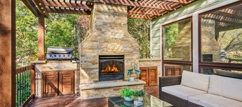 WATER AND GOLF COURSE VIEWS! HOT TUB! GAME ROOM! OUTDOOR DINING!