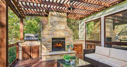 WATER AND GOLF COURSE VIEWS! HOT TUB! GAME ROOM! OUTDOOR DINING!