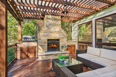 WATER AND GOLF COURSE VIEWS! HOT TUB! GAME ROOM! OUTDOOR DINING!