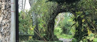 Casa do Bosque Rias Altas with large farm and garden 3km from the beach