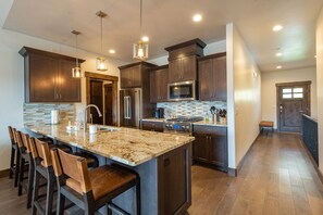 Fridge, microwave, oven, stovetop - Stunning Retreat, Majestic View, Private Hot Tub, Grill, Close to Main Street! (Heber City)