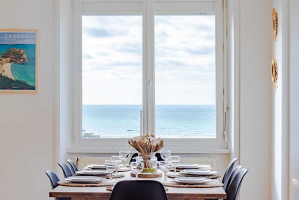 Dining - Spacious villa with sea view, 200 m from the beach. (Saint-Nic)