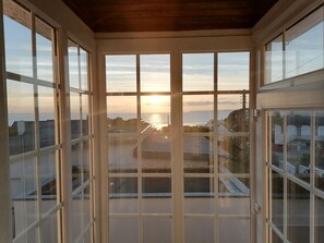 Interior - Spacious villa with sea view, 200 m from the beach. (Saint-Nic)