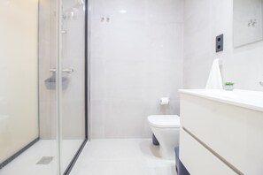 Shower, hair dryer, towels, toilet paper