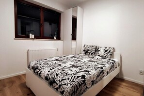 2 عدّة غرف نوم وواي فاي وملاءات أسرّة