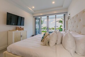 2 bedrooms, iron/ironing board, travel crib, free WiFi