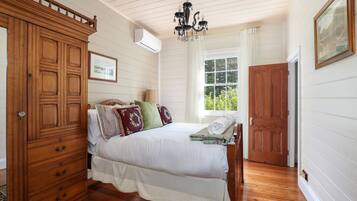 2 bedrooms, iron/ironing board, free WiFi