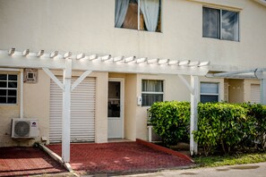 Exterior - Seascape Villa 403E Jolly Hbr is a waterside  condo  10 mins walk  to the Beach. (Jolly Harbour)