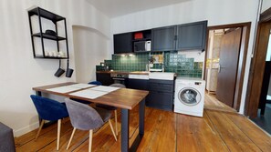 ثلاجة، ميكروويف، فرن، غسالة أطباق