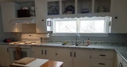 Peaceful, Cozy Getaway - Near Skiing, fishing, snowmobiling, ATV, UMF, FMH