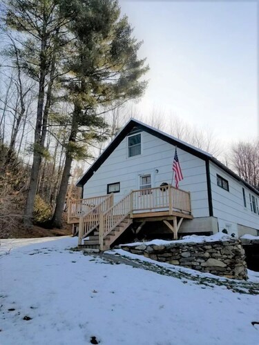 Peaceful, Cozy Getaway - Near Skiing, fishing, snowmobiling, ATV, UMF, FMH