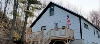 Peaceful, Cozy Getaway - Near Skiing, fishing, snowmobiling, ATV, UMF, FMH
