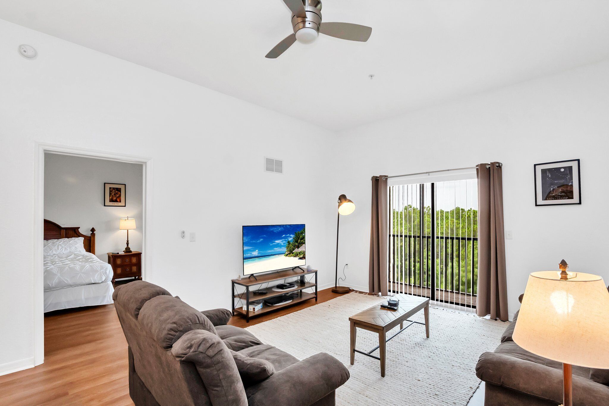 Spacious Condo With Lake Views Close To Disney