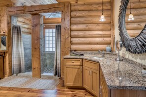 Hair dryer, towels - Family Mountain Retreat: Waterfront & Fireplace (MILL SPRING)