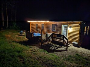 Outdoor spa tub - Almost Hiking - close to downtown attractions and a short drive to hiking (Logan)